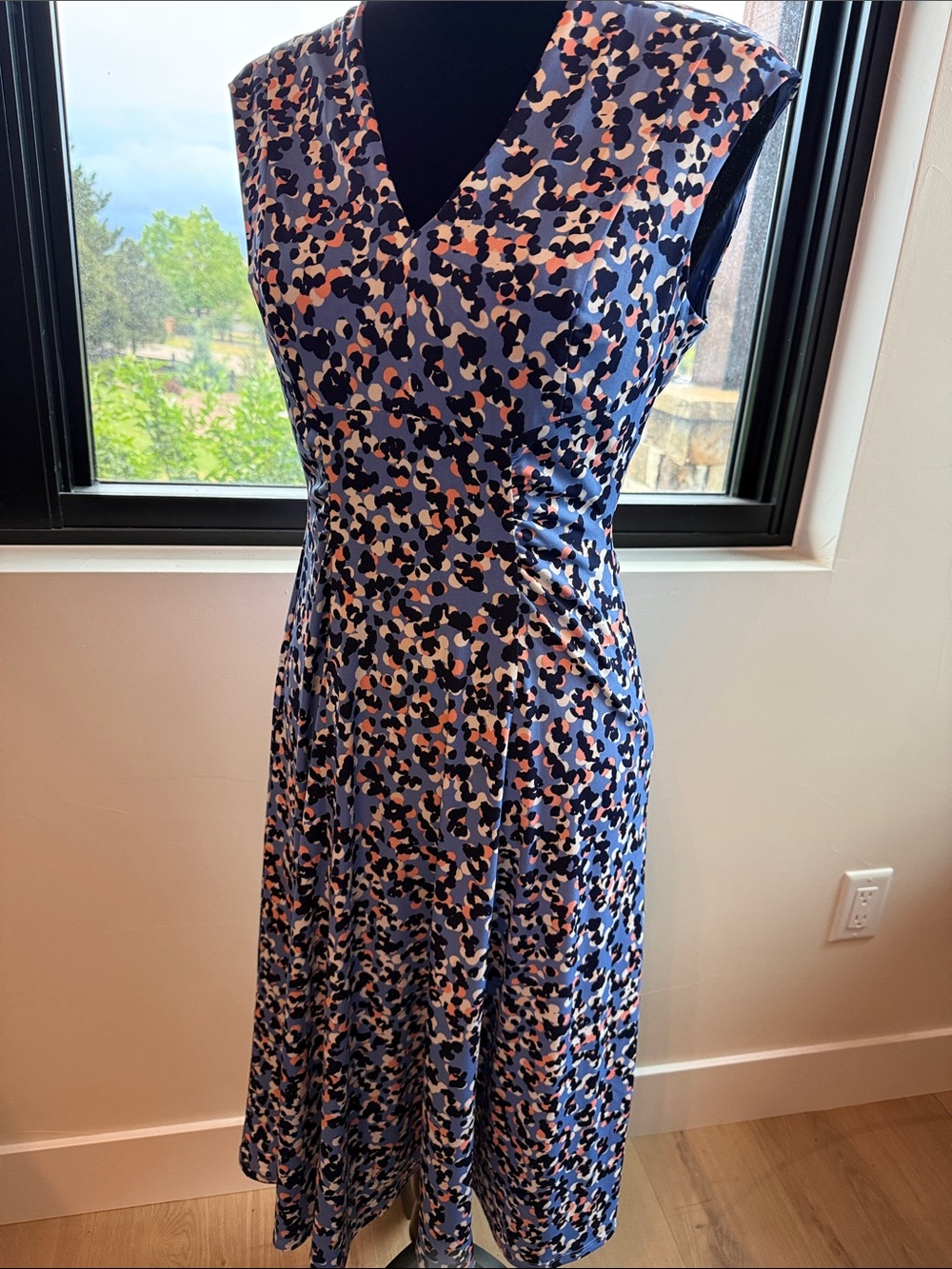 Vince Camuto Blue Multi-Spot V-Neck Midi Dress